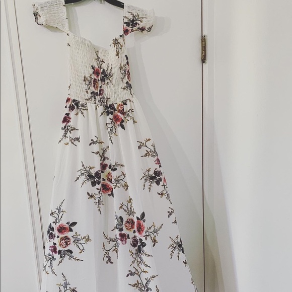 New Medium Rural Threads Dress - Picture 2 of 6